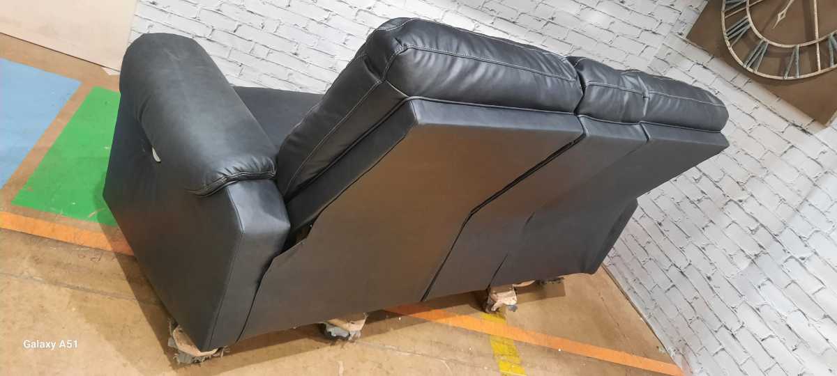 Axtellton Reclining Power Loveseat with Console - Gallery Image 11
